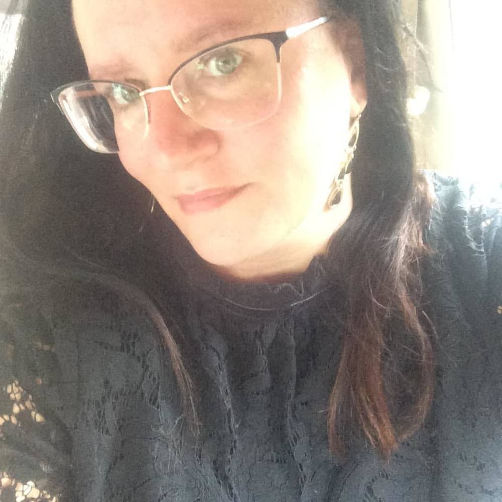 Meet your Posher, Lara